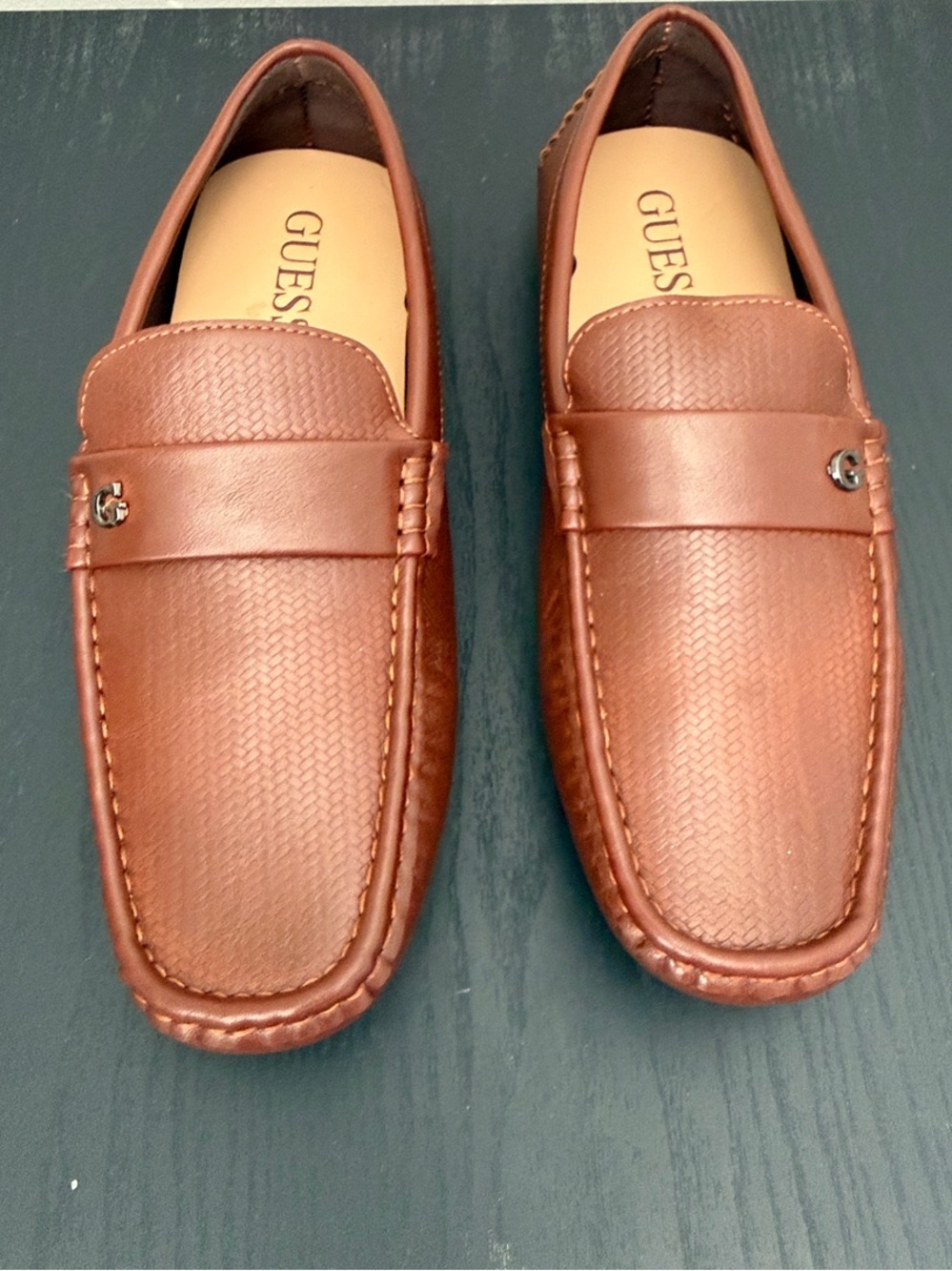 NWOT GUESS Men’s Cognac Brown Textured Leather Penny Loafers